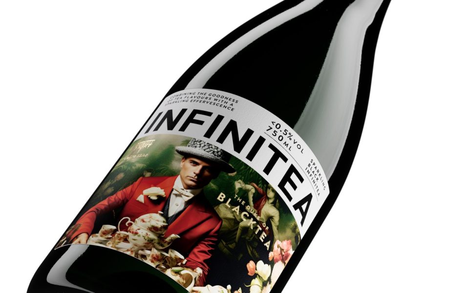 INFINITEA_BLACKTEA_FLASCHE_PERSPEKTIVE_230829